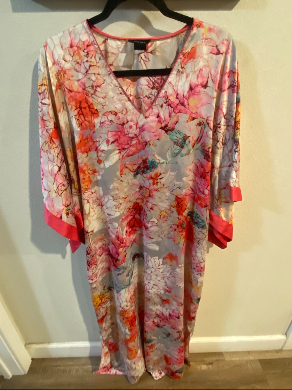 Natori Relaxed Floral V-Neck Tunic in Pink and Coral Size Medium
